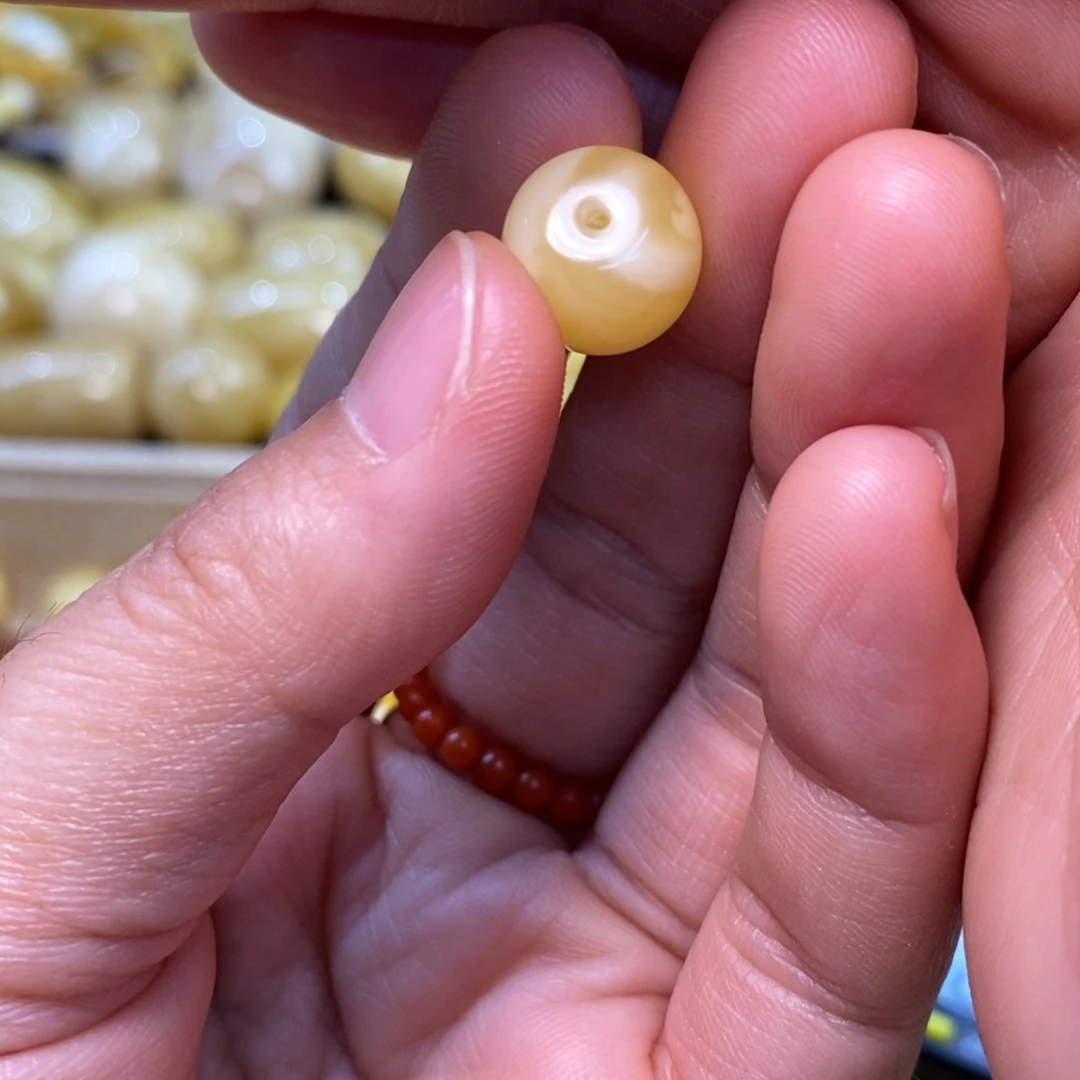 裸石琥珀未镶嵌原矿蜜蜡配珠