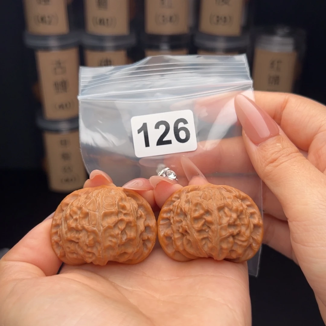 啵***儿文玩核桃吊坠宫灯