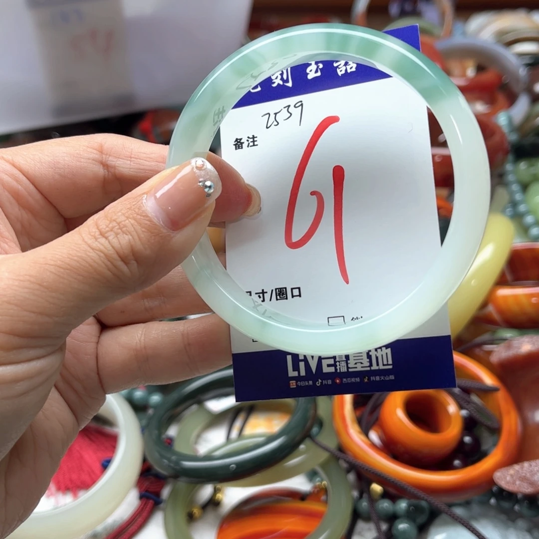 未镶嵌手镯石英岩玉