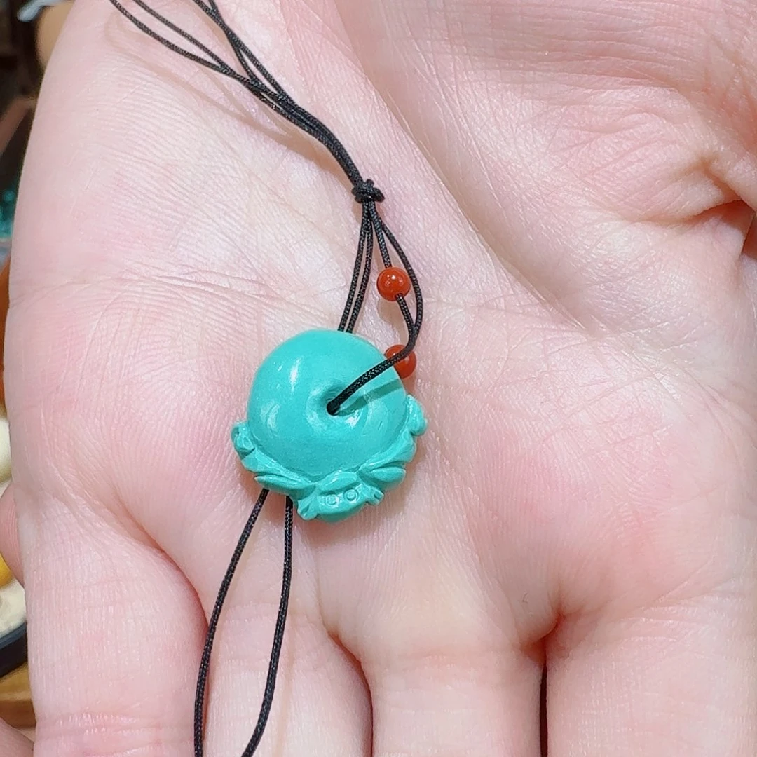 绿松石未镶嵌颈饰御*