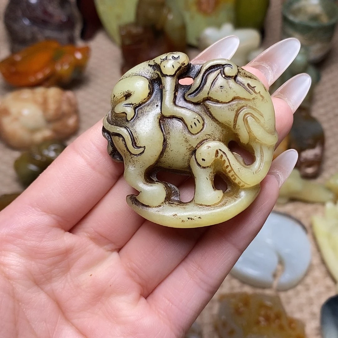 未镶嵌蛇纹石玉颈饰