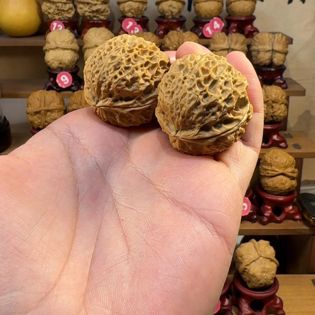 9***几铁核桃把件臻龙铁绣球