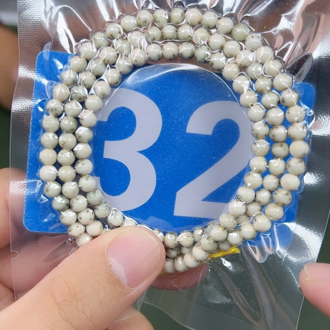 吊坠星月菩提5圆珠脖挂。  32
