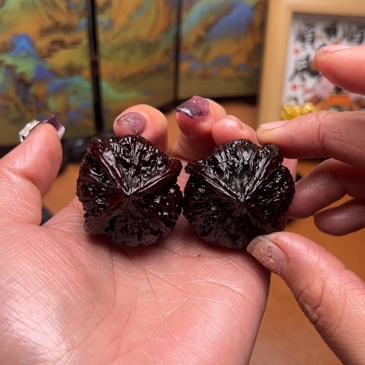 核桃地闷文玩手把件三棱 888