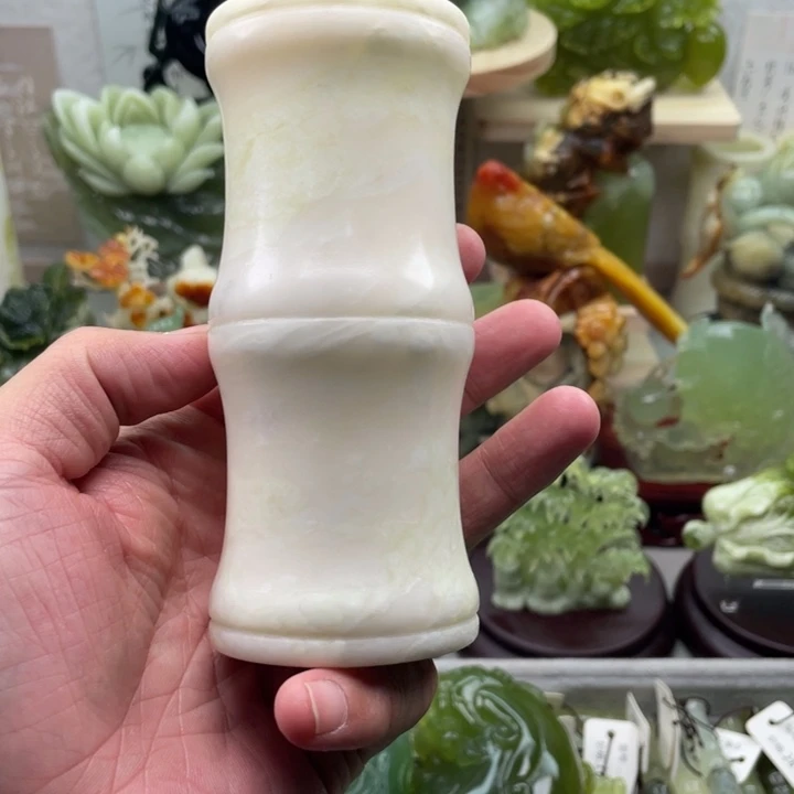 蛇纹石玉未镶嵌四大名玉笔筒