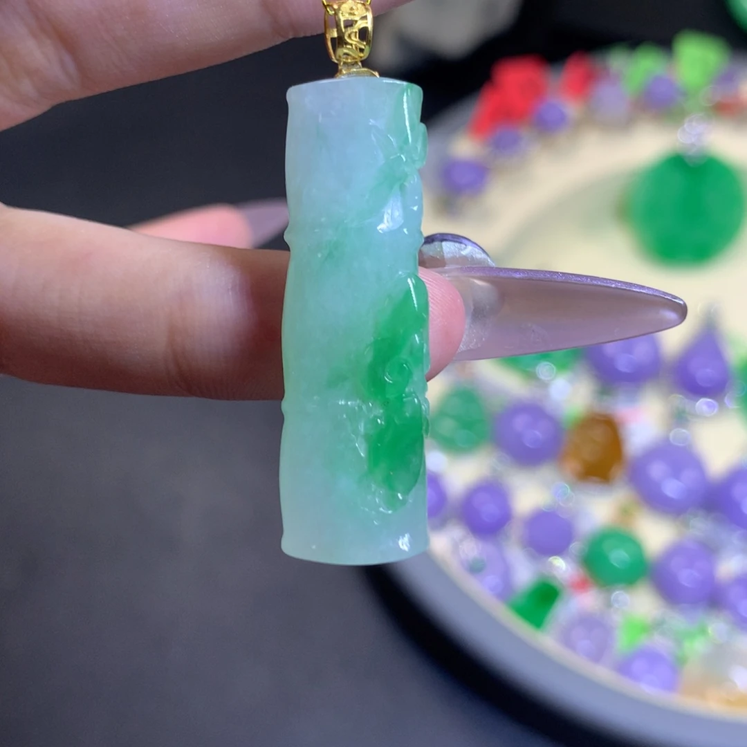 翡翠18K金镶嵌颈饰