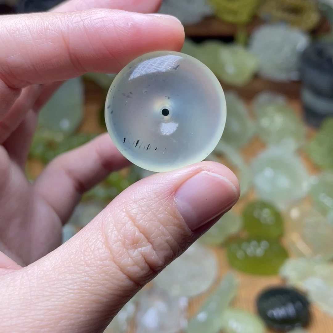 蛇纹石玉未镶嵌吊坠