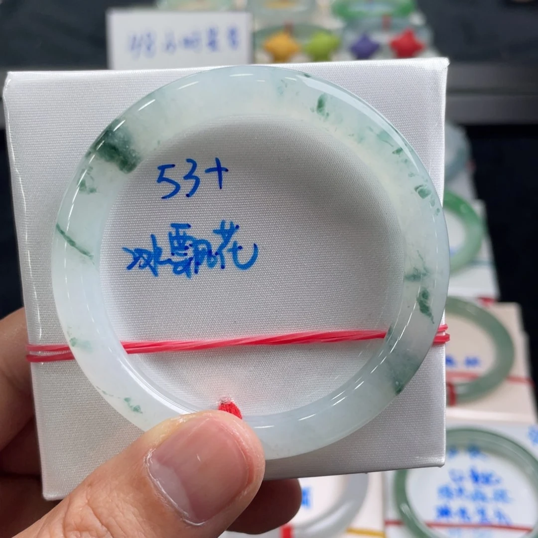 翡翠手镯未镶嵌翡翠手镯