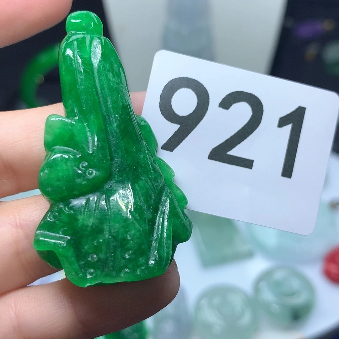 翡翠吊坠(赠链)未镶嵌