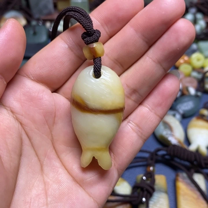 未镶嵌蛇纹石玉颈饰