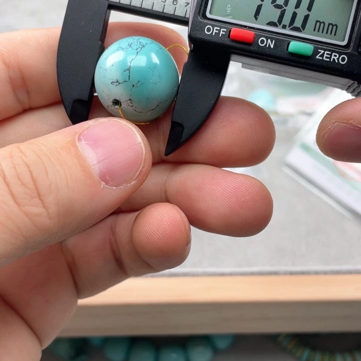 绿松石颈饰未镶嵌