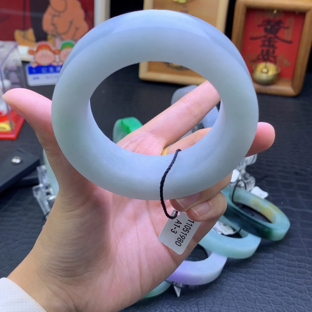 定制翡翠未镶嵌翡翠手镯
