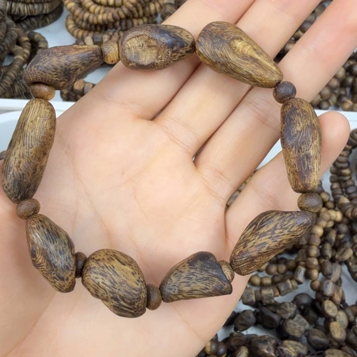 沉香手串沉香绿奇楠树丁留疤12.