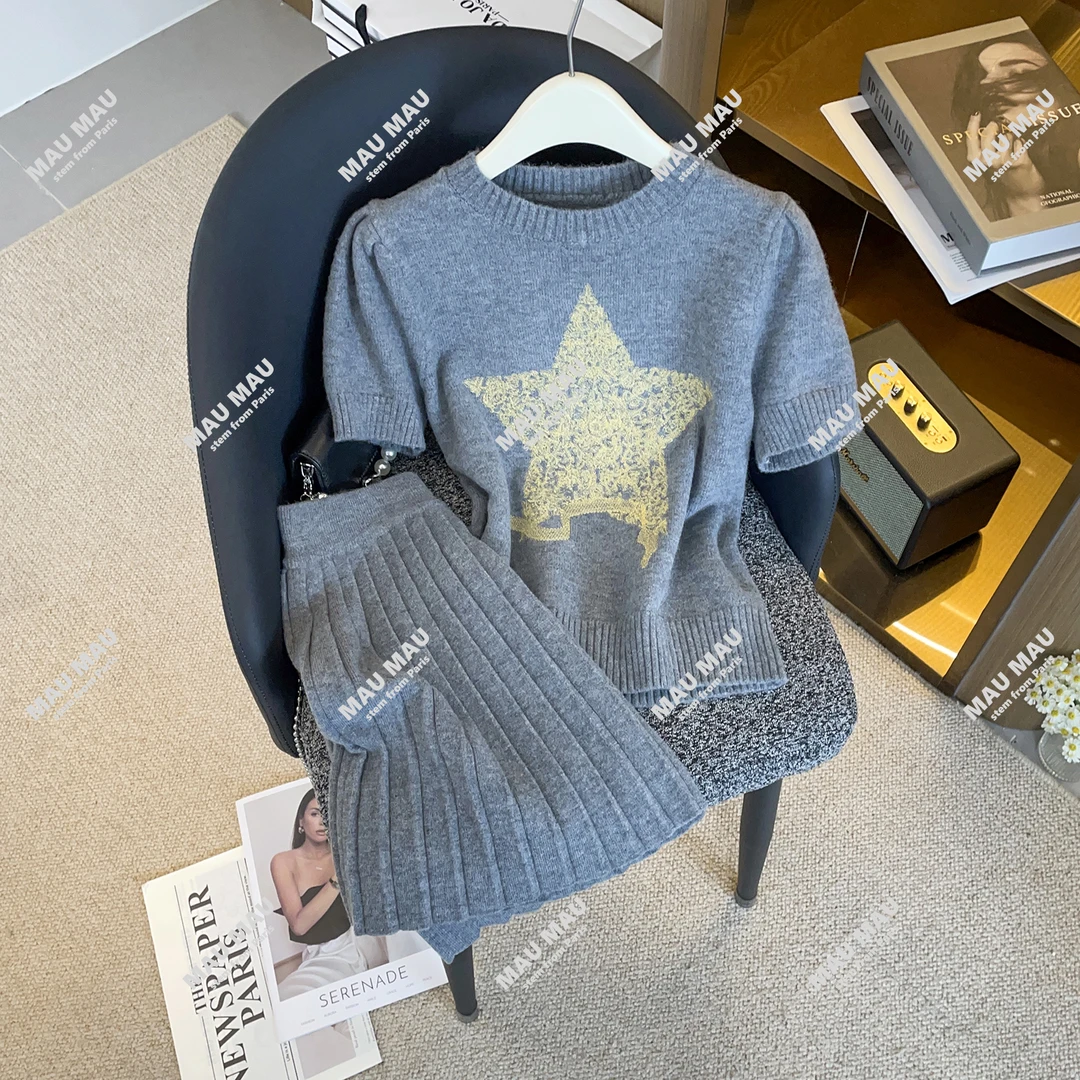 2025冬季新款高端女装五角星刺绣短针织上衣百褶裙两件套DY9269