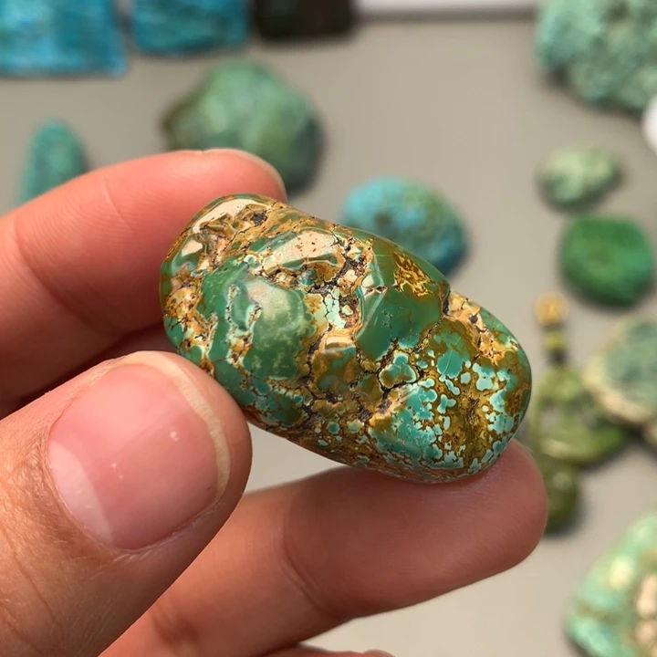 绿松石未镶嵌颈饰