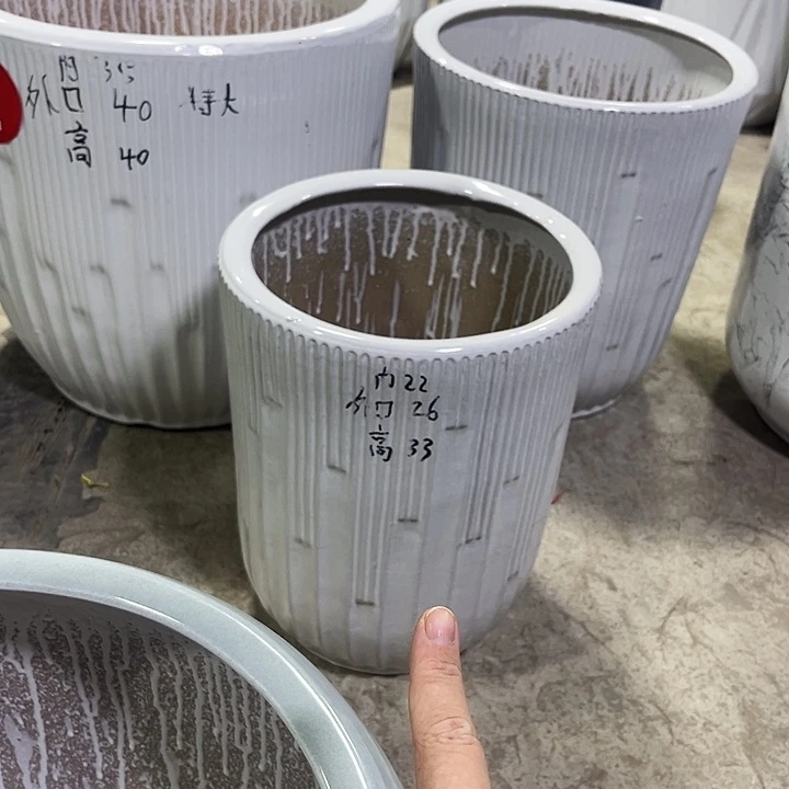 陶瓷大大花盆中号一个