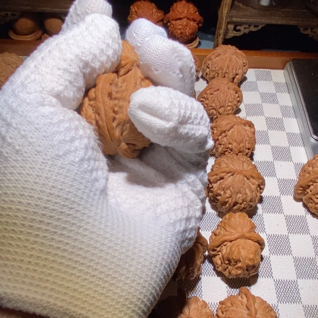 文玩核桃吊坠光**内白狮子