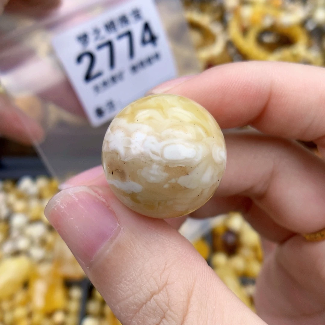 未镶嵌琥珀裸石22