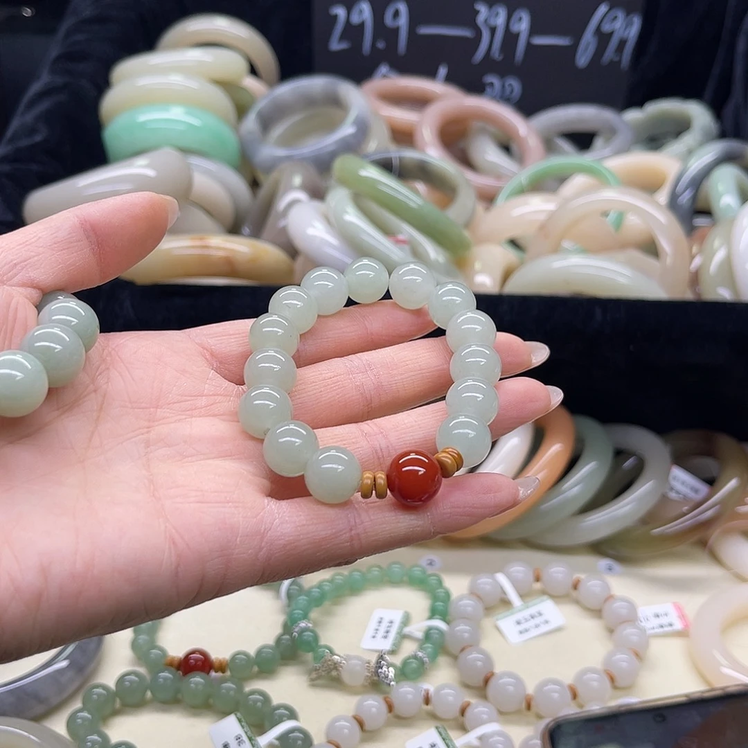 浅***诺石英岩玉未镶嵌手镯