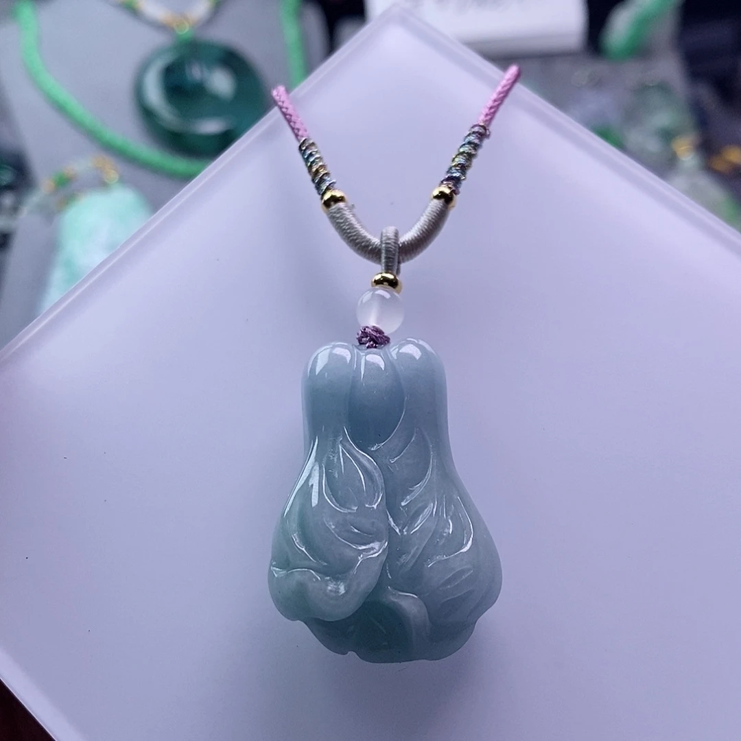 翡翠未镶嵌吊坠(赠链)