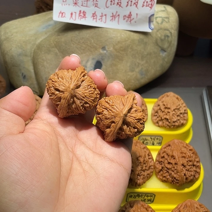 文玩核桃把件32号，40尺全品南疆石