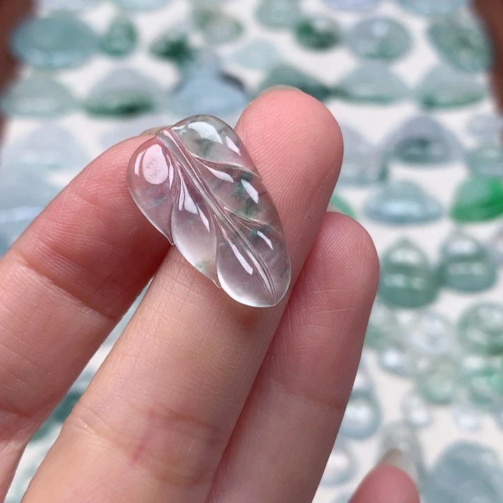 翡翠未镶嵌颈饰高冰飘花叶子