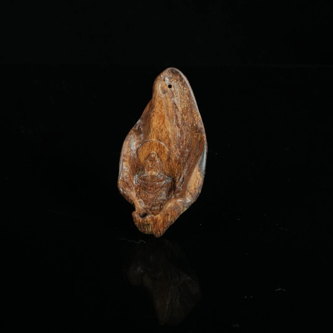 299 越南红油土沉沉水沉香吊坠 观自在 6.32x3.4x1.45cm  7.01g