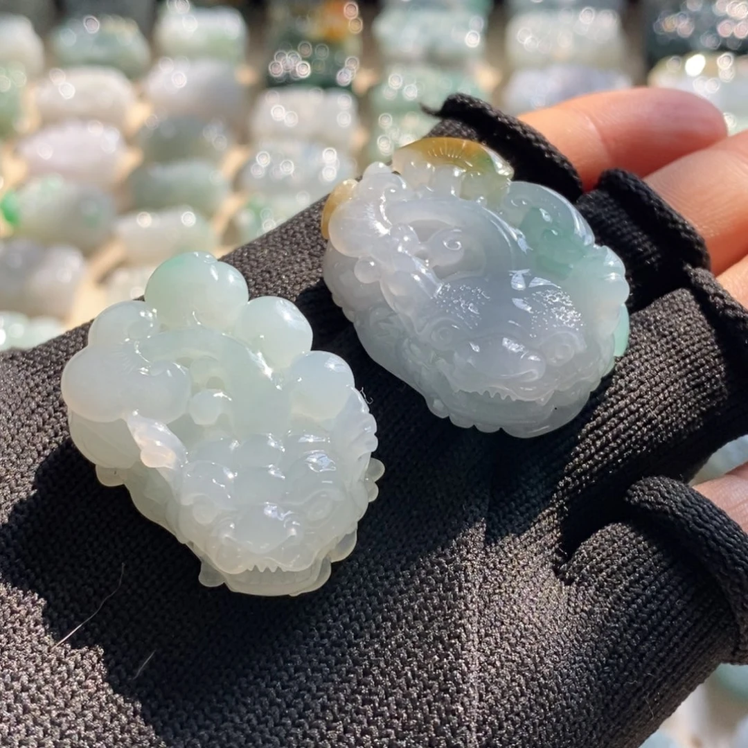 左***福定制翡翠未镶嵌天然翡翠貔貅吊坠