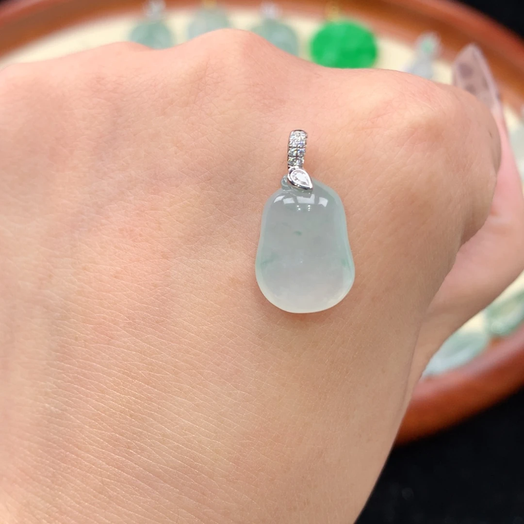 颈饰18K金镶嵌翡翠天然缅甸A货翡翠福瓜