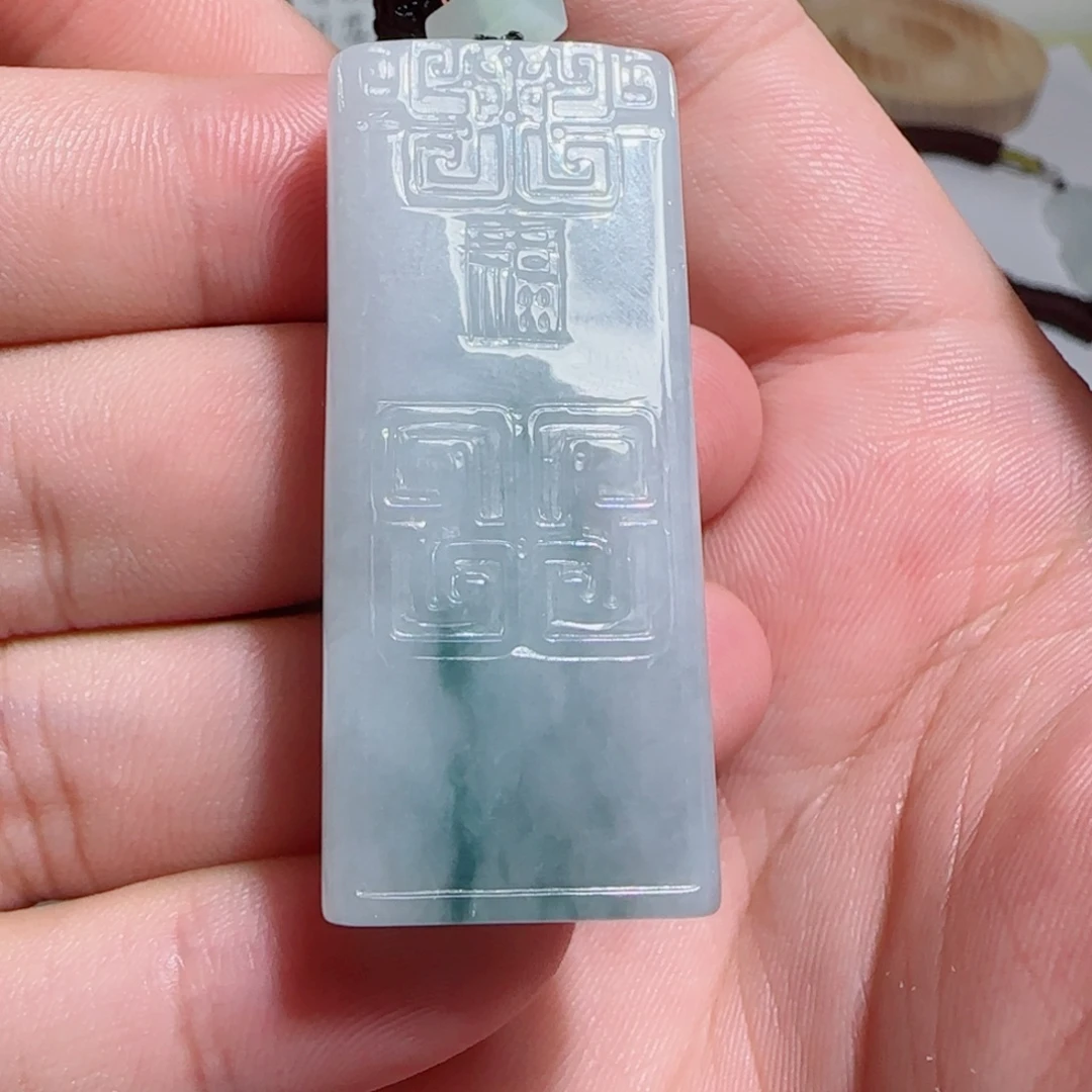 翡翠未镶嵌颈饰无事牌
