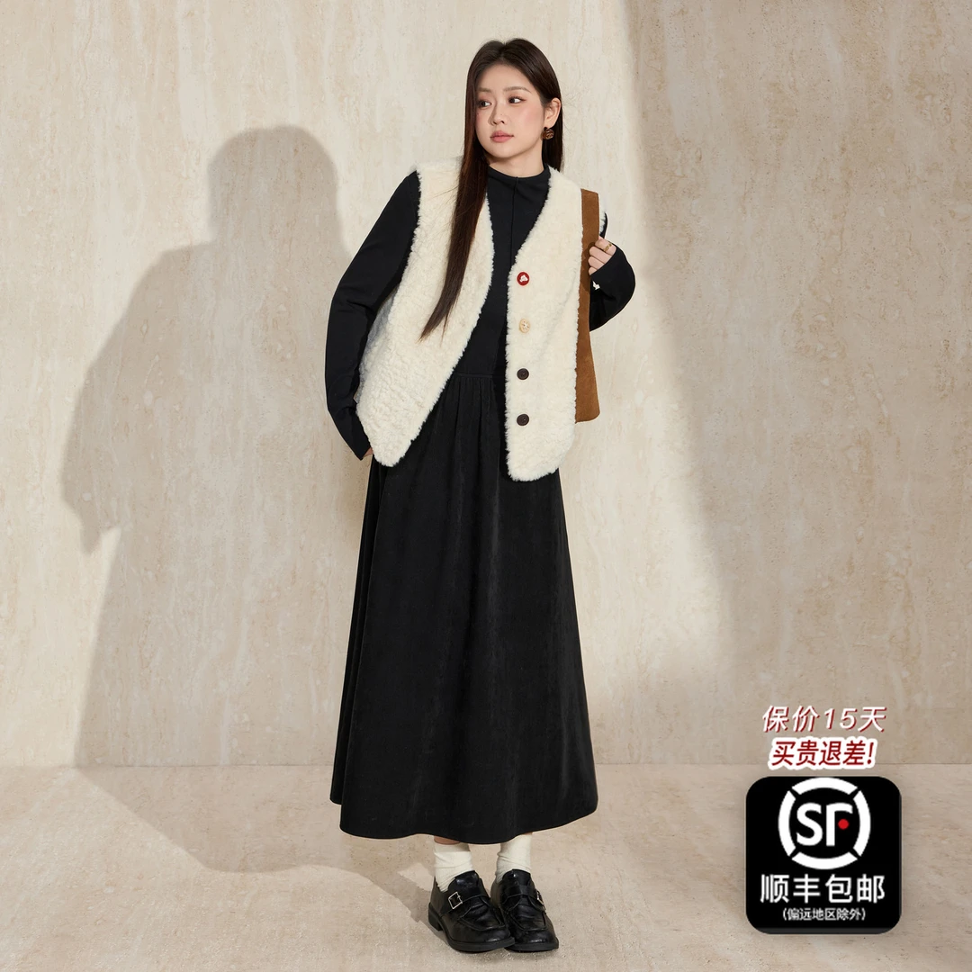 蓝语大码百搭撞色纽扣仿皮毛一体马甲2025冬新款保暖短款毛绒外套