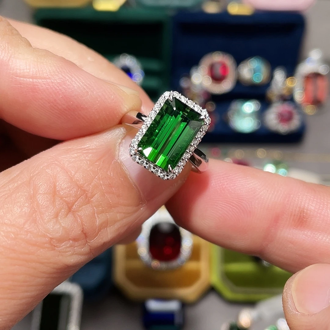 18K金镶嵌碧玺戒指4.31ct