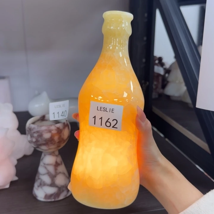 X1162.               灯