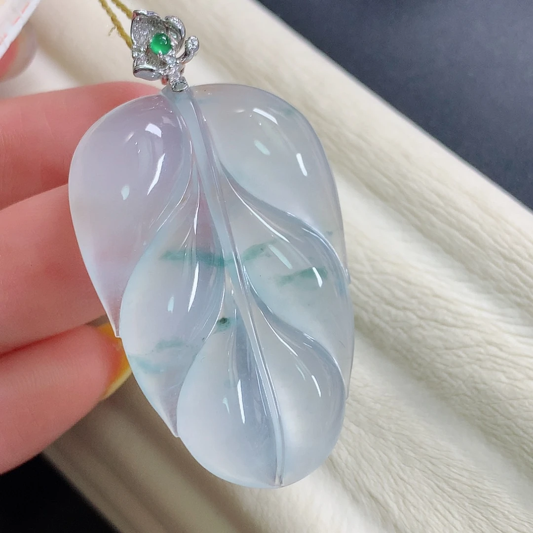颈饰18K金镶嵌翡翠叶子