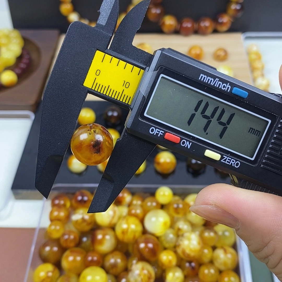 未镶嵌琥珀裸石蜜蜡380