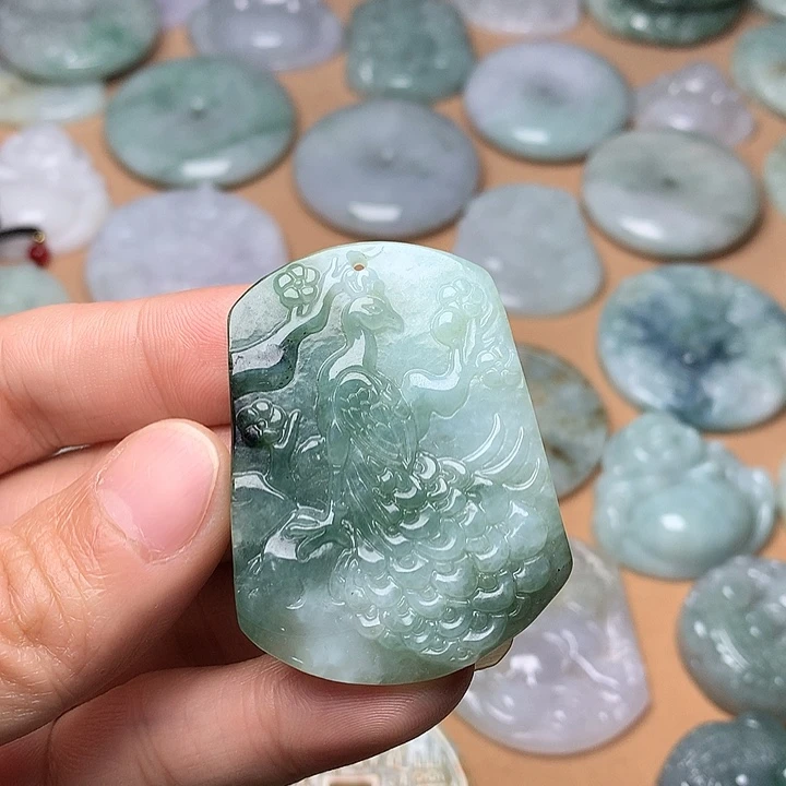 翡翠未镶嵌颈饰凤凰