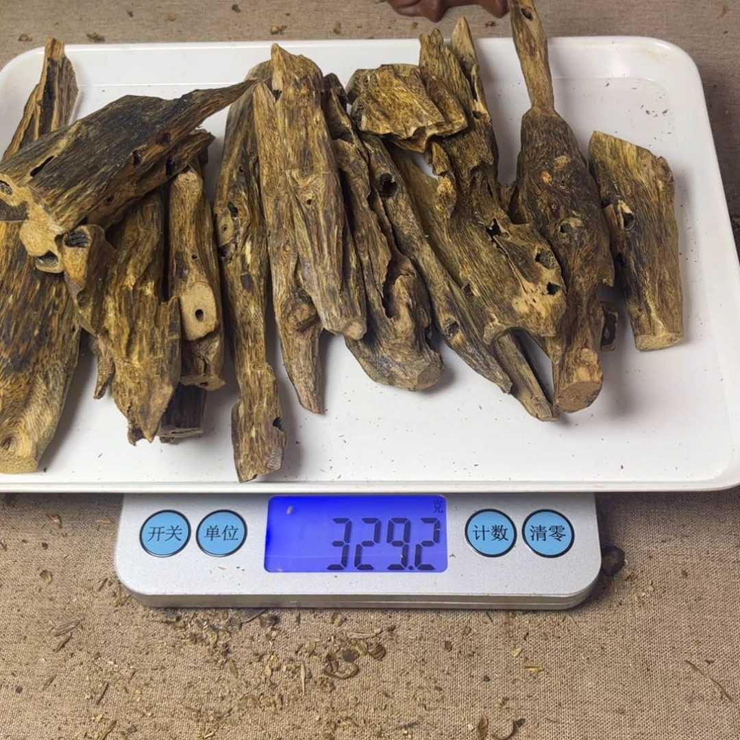 沉香木摆件壮**云奇楠329 克。。。