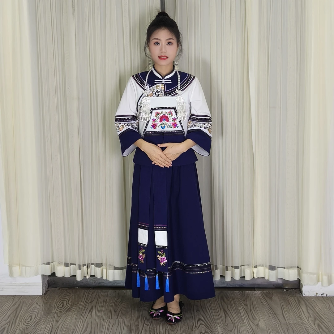 2025年新款少数民族壮族布依族白色藏青蓝色重工刺绣套装民族风