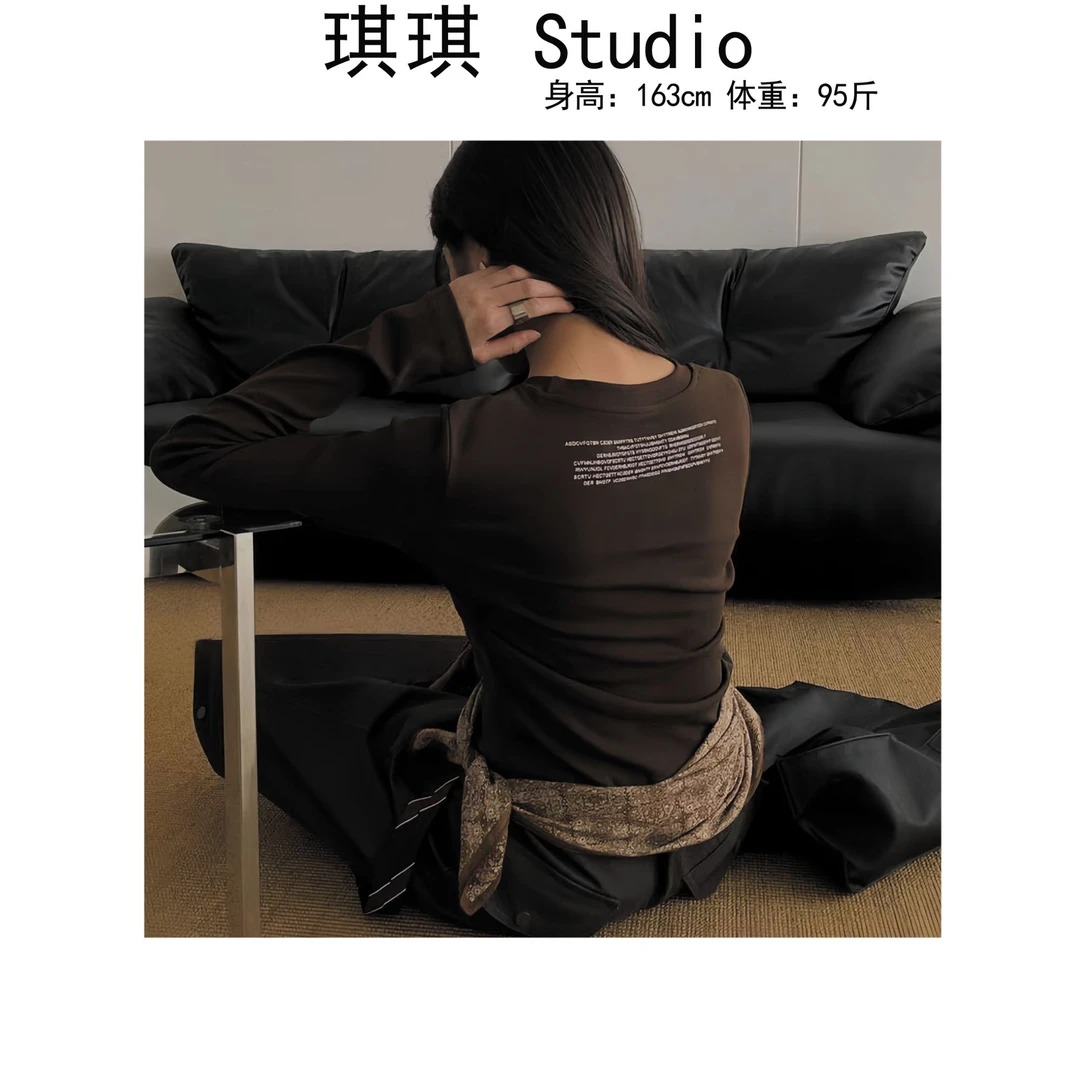 《琪琪家》秋季新款潮流气质时尚后背小字母显瘦减龄打底上衣8011-H