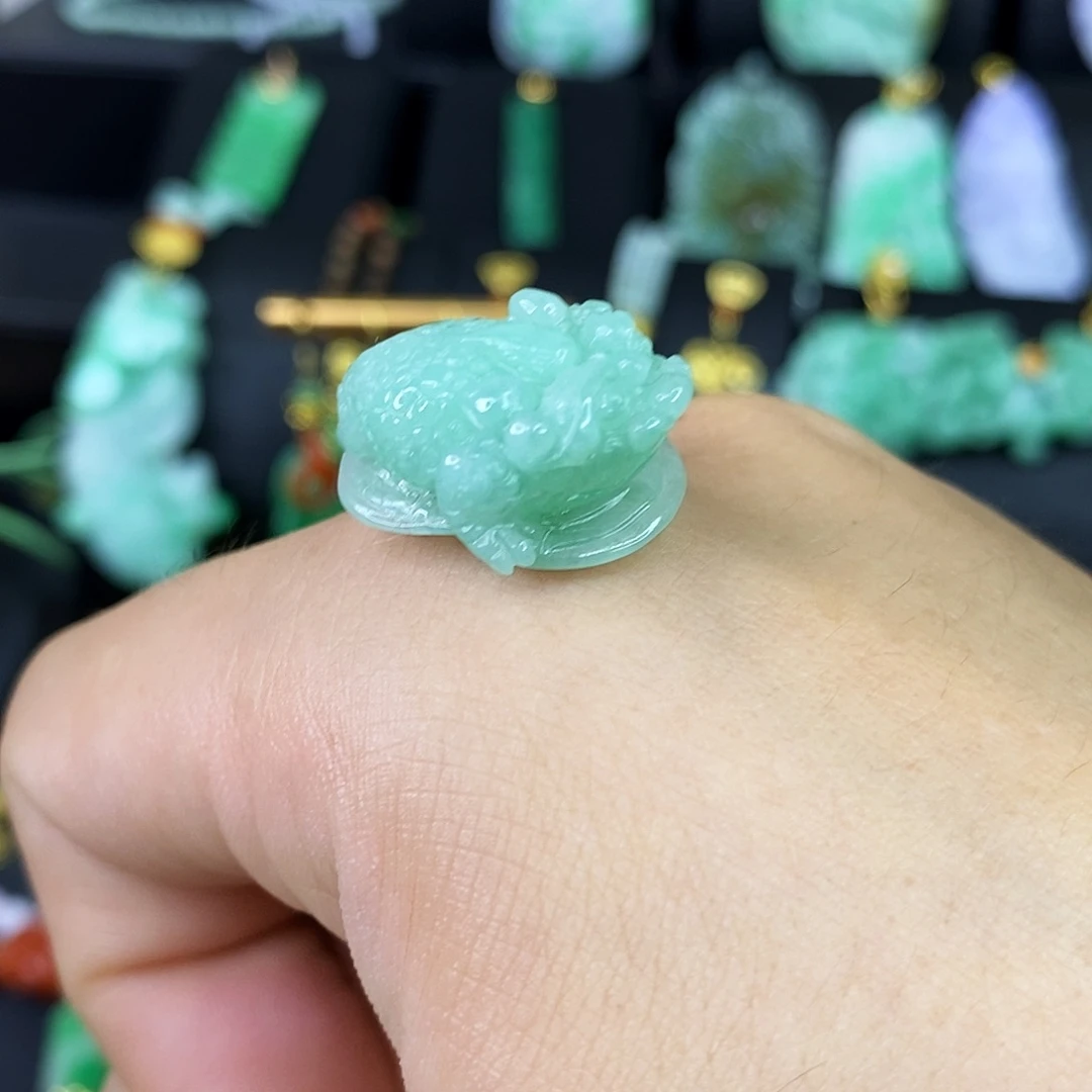 颈饰未镶嵌翡翠吊坠