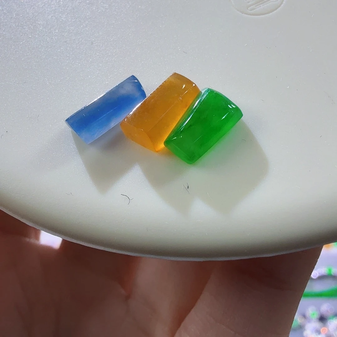 翡翠未镶嵌颈饰裸石