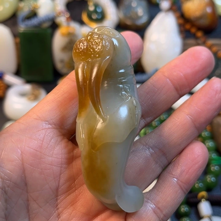 和田玉（糖玉）未镶嵌把件