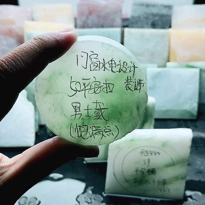 定制石英质玉（天山翠）门****。
