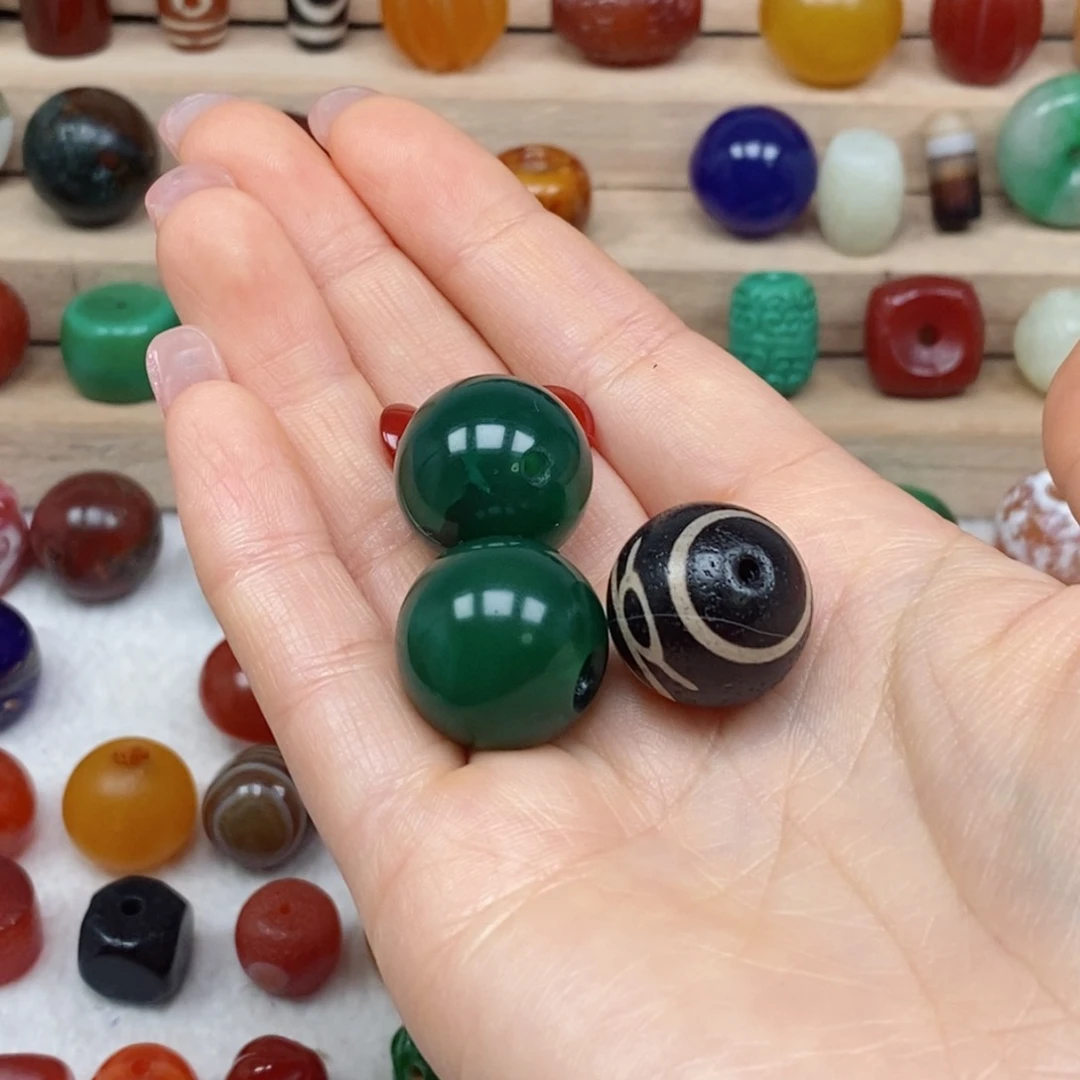 未镶嵌颈饰玛瑙/玉髓白***崖