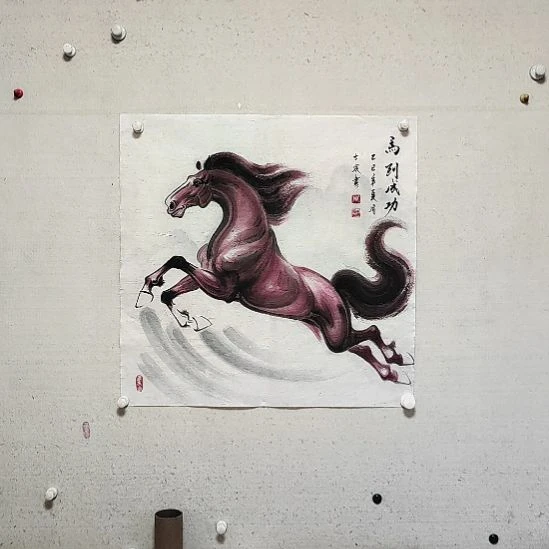 横款周士宸水墨写意奔马作品
