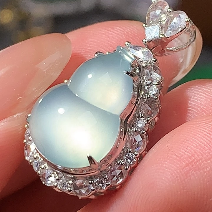 翡翠18K金镶嵌吊坠(不含链)葫芦