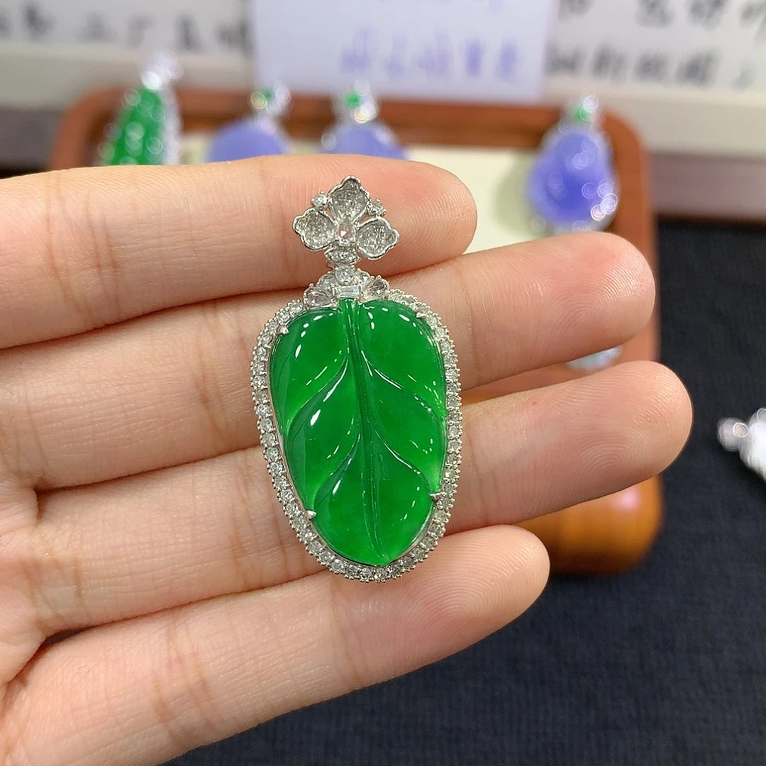 【闪购商品】吊坠(不含链)18K金镶嵌翡翠叶子