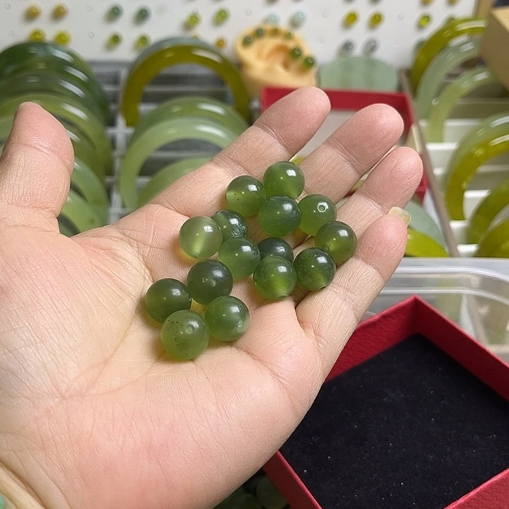 合金蛇纹石玉颈饰