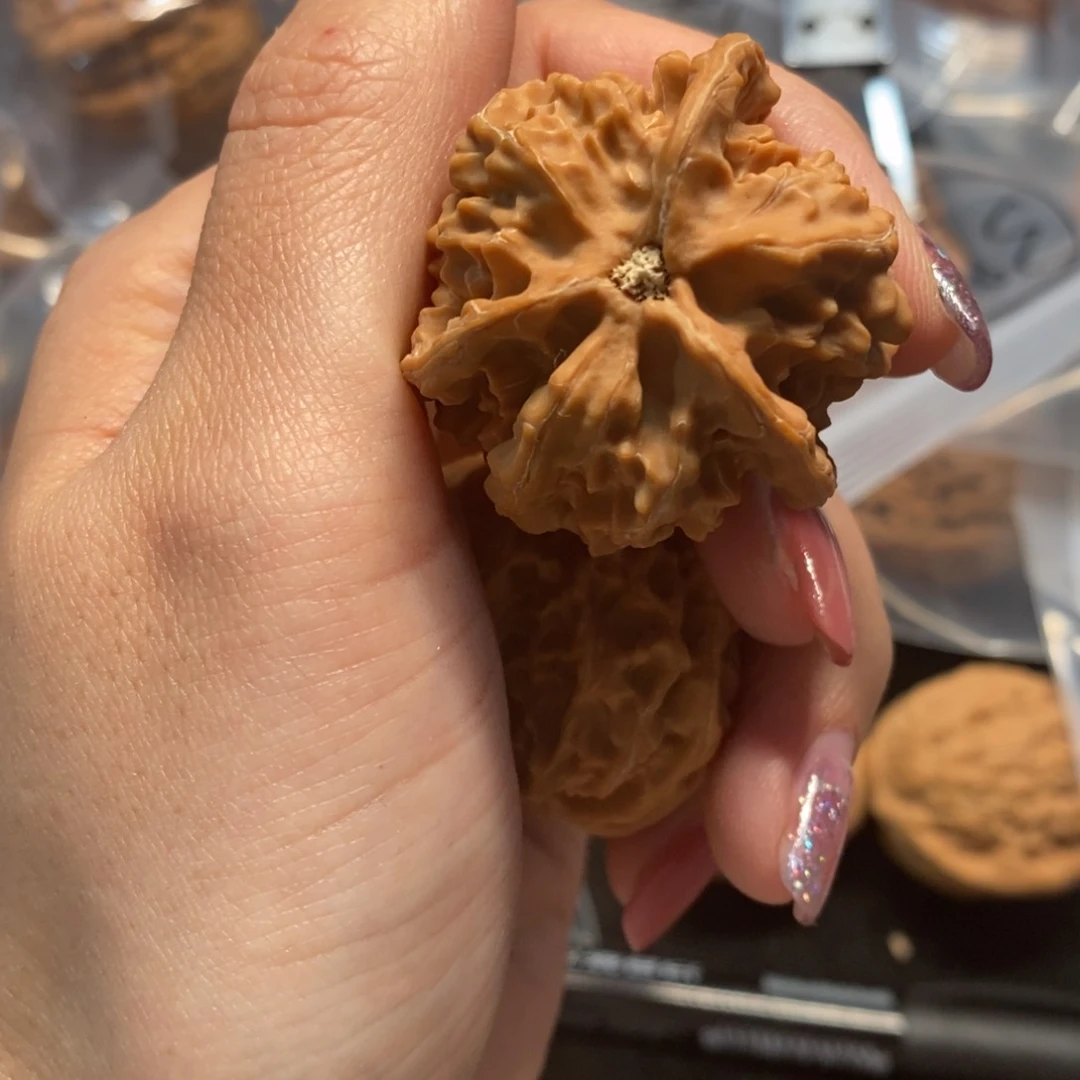 猴头核桃吊坠三棱350