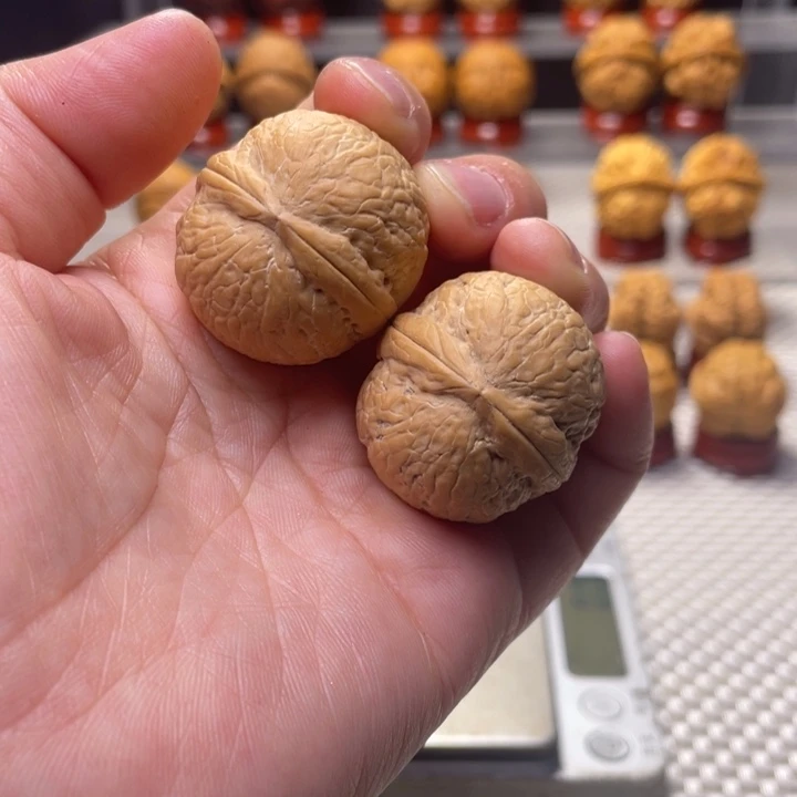 文玩核桃把件17碧海龙珠